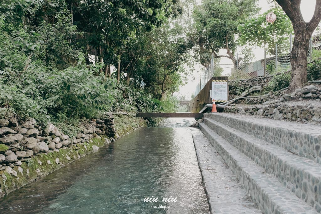 屏東免費景點一日遊｜來義鄉二峰圳，一處親子天然滑水道，適合大人的屏東玩水景點推薦
