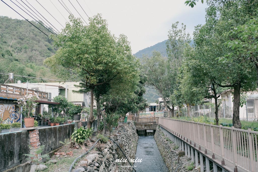 屏東免費景點一日遊｜來義鄉二峰圳，一處親子天然滑水道，適合大人的屏東玩水景點推薦