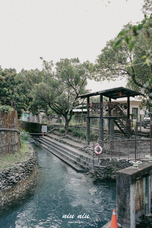 屏東免費景點一日遊｜來義鄉二峰圳，一處親子天然滑水道，適合大人的屏東玩水景點推薦