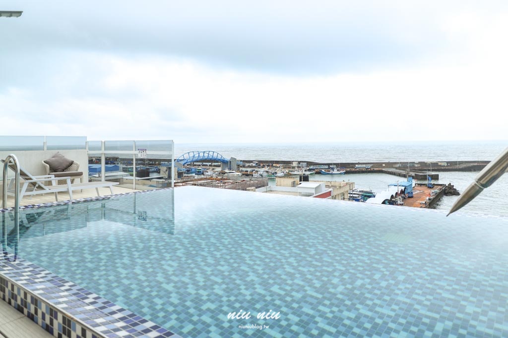 屏東枋寮住宿推薦｜愛琴海岸海景精品民宿，枋寮漁港海景第一排浪漫山海景緻，適合包棟渡假首選，無邊際泳池/烤肉/KTV/電動麻將