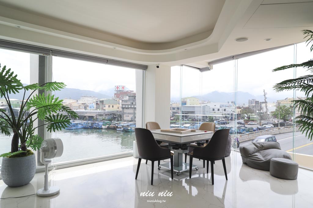 屏東枋寮住宿推薦｜愛琴海岸海景精品民宿，枋寮漁港海景第一排浪漫山海景緻，適合包棟渡假首選，無邊際泳池/烤肉/KTV/電動麻將