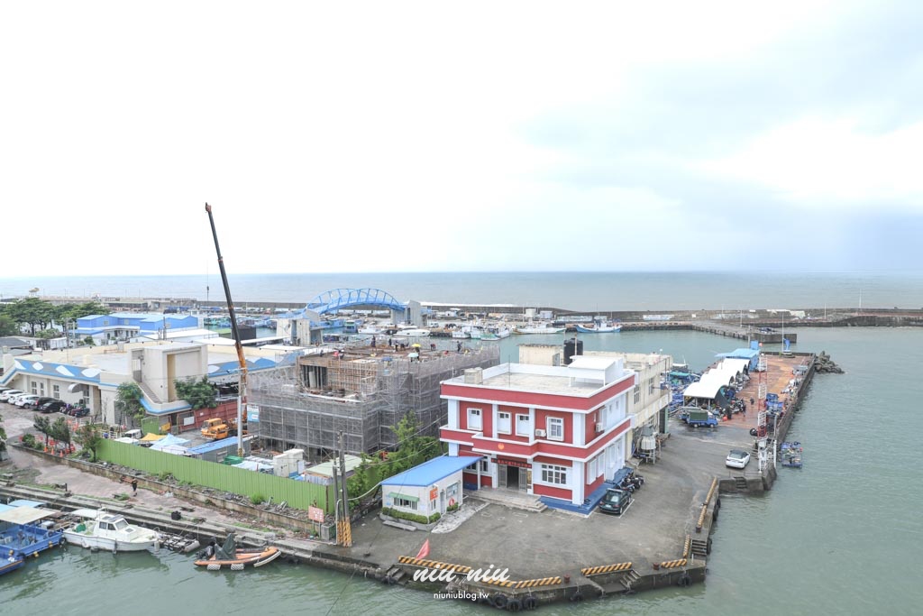 屏東枋寮住宿推薦｜愛琴海岸海景精品民宿，枋寮漁港海景第一排浪漫山海景緻，適合包棟渡假首選，無邊際泳池/烤肉/KTV/電動麻將