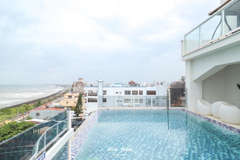 屏東枋寮住宿推薦｜愛琴海岸海景精品民宿，枋寮漁港海景第一排浪漫山海景緻，適合包棟渡假首選，無邊際泳池/烤肉/KTV/電動麻將