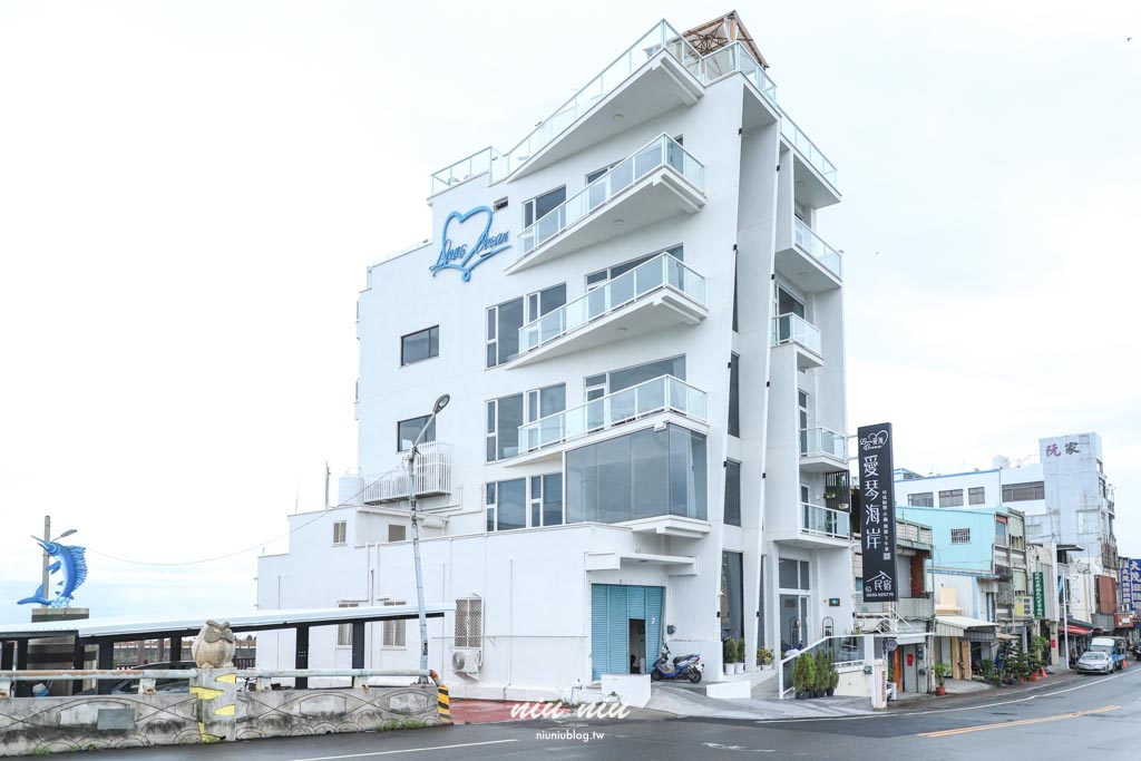 屏東枋寮住宿推薦｜愛琴海岸海景精品民宿，枋寮漁港海景第一排浪漫山海景緻，適合包棟渡假首選，無邊際泳池/烤肉/KTV/電動麻將
