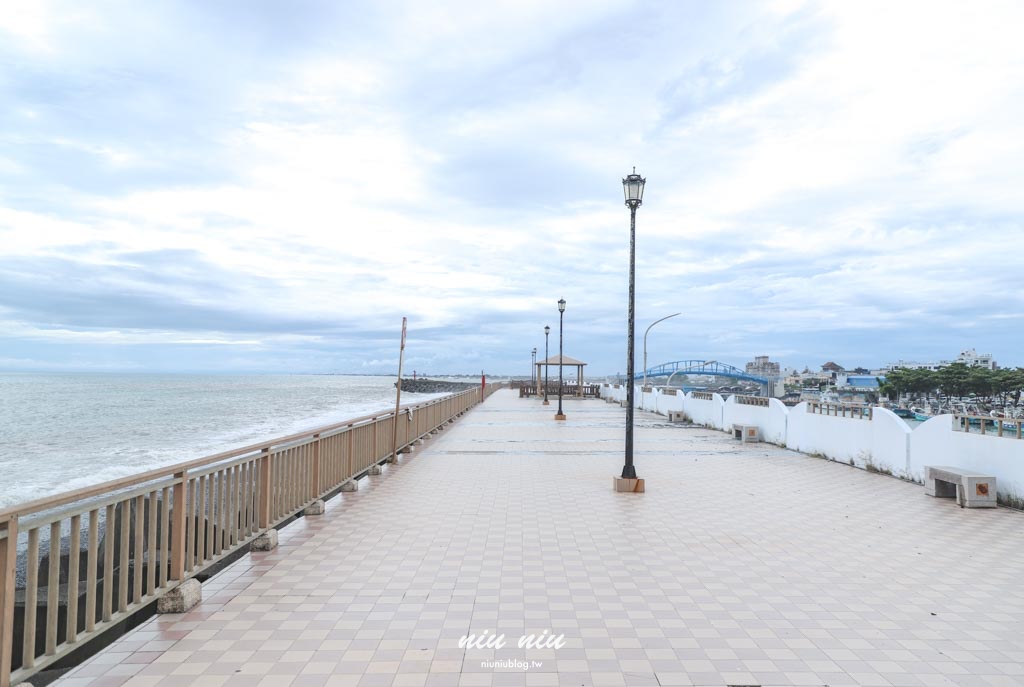 屏東枋寮住宿推薦｜愛琴海岸海景精品民宿，枋寮漁港海景第一排浪漫山海景緻，適合包棟渡假首選，無邊際泳池/烤肉/KTV/電動麻將