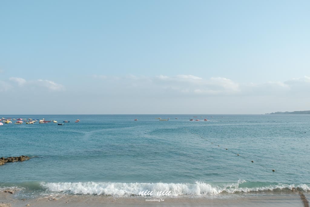 恆春半島沙灘海景系一日散策｜米白陽傘下的墾丁藍，療癒系南國海灘傘風景登場