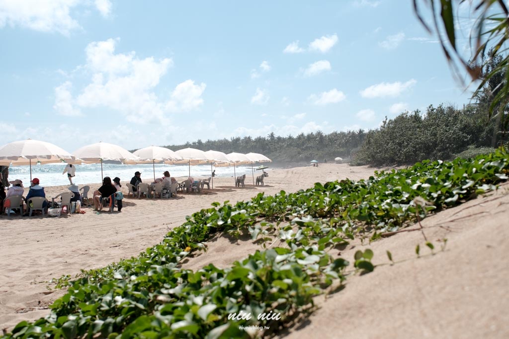 恆春半島沙灘海景系一日散策｜米白陽傘下的墾丁藍，療癒系南國海灘傘風景登場