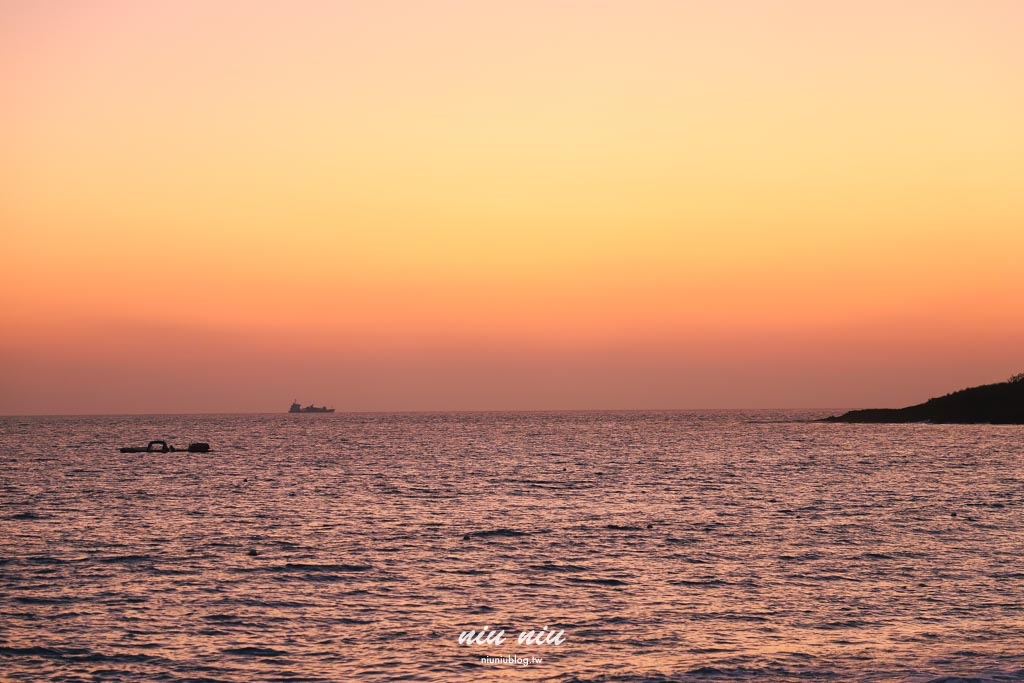 恆春半島沙灘海景系一日散策｜米白陽傘下的墾丁藍，療癒系南國海灘傘風景登場
