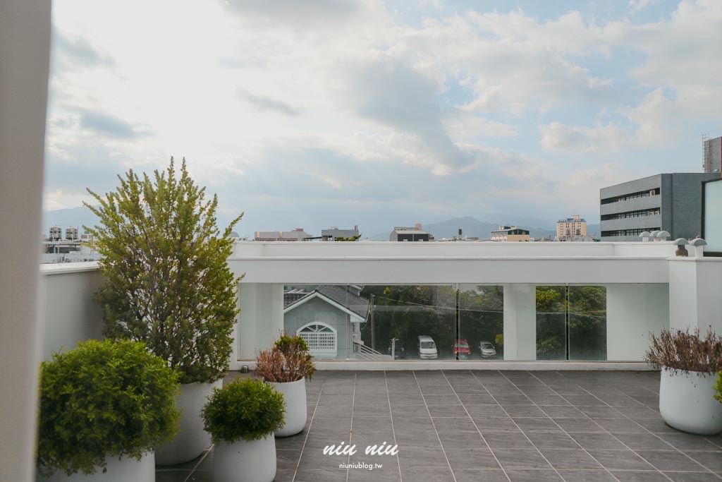 台東住宿推薦｜廷海特潮流民宿武昌館，下樓就可以吃到台東人氣早午餐，專屬密碼電梯直達房間，讓旅途慢下來的北歐質感白系宅