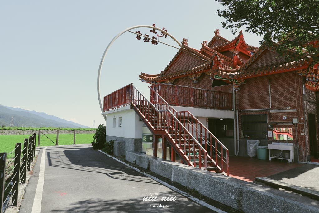 台東池上福德宮泡麵土地公｜免費泡麵＋精品咖啡 還能唱卡拉OK！稻田鐵道風光超好拍