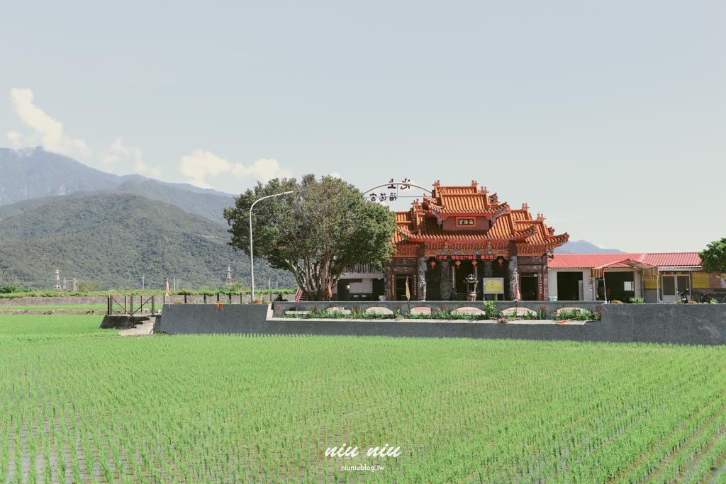 台東池上福德宮泡麵土地公｜免費泡麵＋精品咖啡 還能唱卡拉OK！稻田鐵道風光超好拍