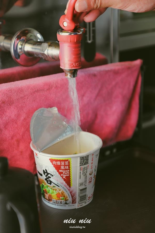 台東池上福德宮泡麵土地公｜免費泡麵＋精品咖啡 還能唱卡拉OK！稻田鐵道風光超好拍