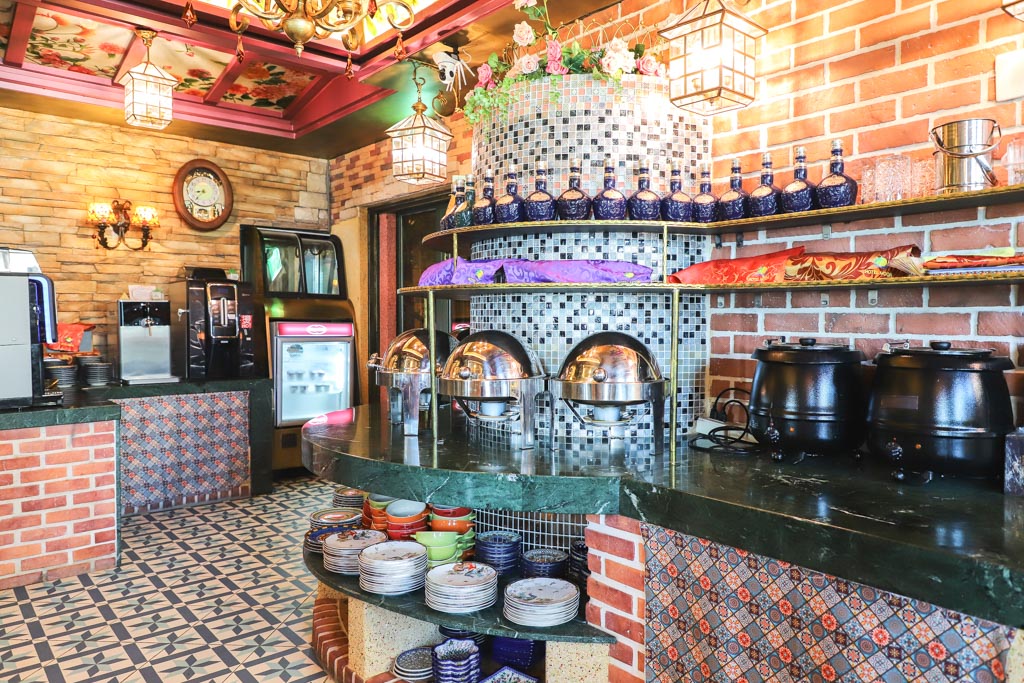 花蓮七星潭海景飯店推薦｜水上明月海景渡假旅店，一泊二食奢華頂級住宿，享受高空SPA泳池與特色7D電影院