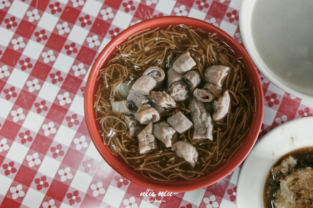 高雄橋頭美食｜廖記米糕：連續三年米其林必比登推薦，一甲子老店的筒仔米糕與四神湯必吃！