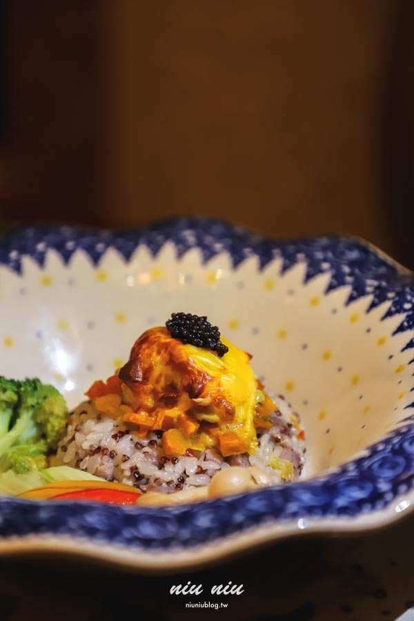 花蓮七星潭海景飯店推薦｜水上明月海景渡假旅店，一泊二食奢華頂級住宿，享受高空SPA泳池與特色7D電影院