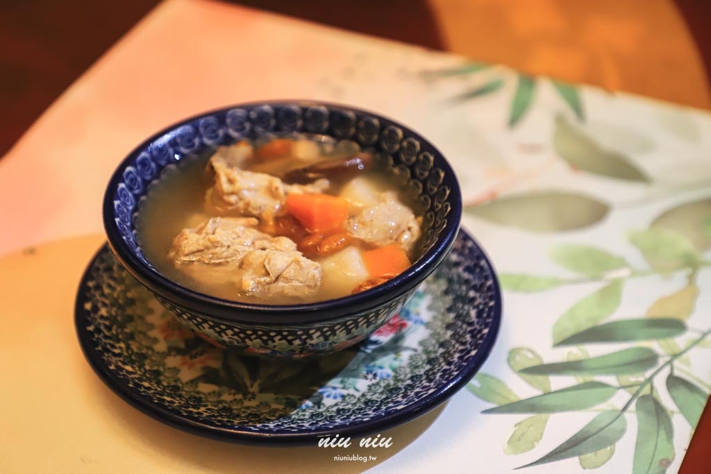 花蓮七星潭海景飯店推薦｜水上明月海景渡假旅店，一泊二食奢華頂級住宿，享受高空SPA泳池與特色7D電影院