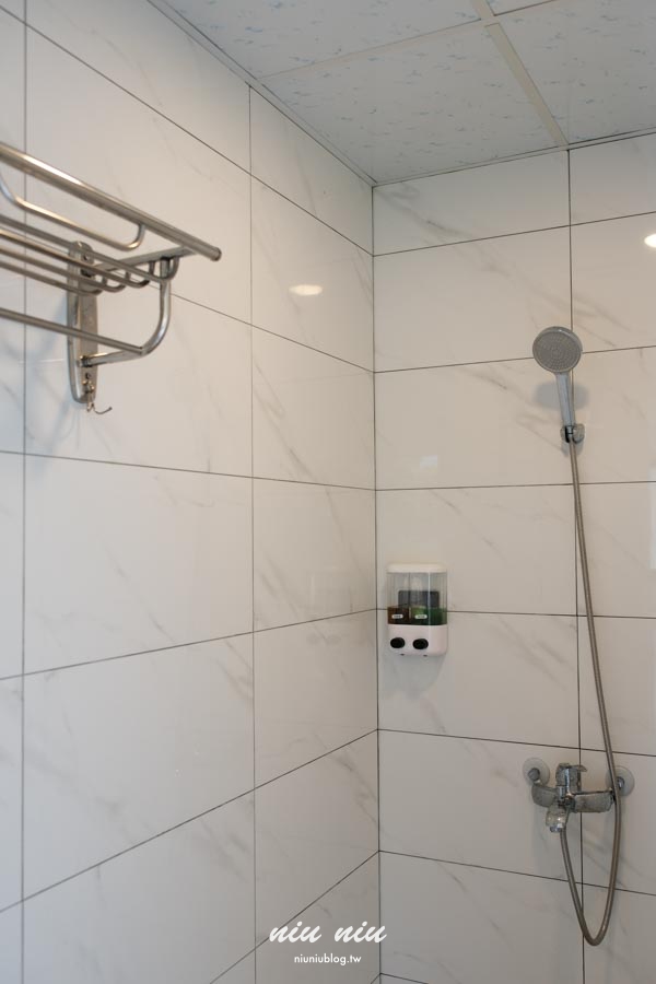 台東海景露營推薦｜忘塵露營區：距離長濱市區僅5分鐘，開著VANTEL美學車中泊露營去！