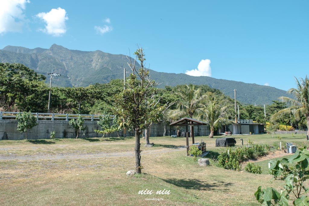 台東海景露營推薦｜忘塵露營區：距離長濱市區僅5分鐘，開著VANTEL美學車中泊露營去！