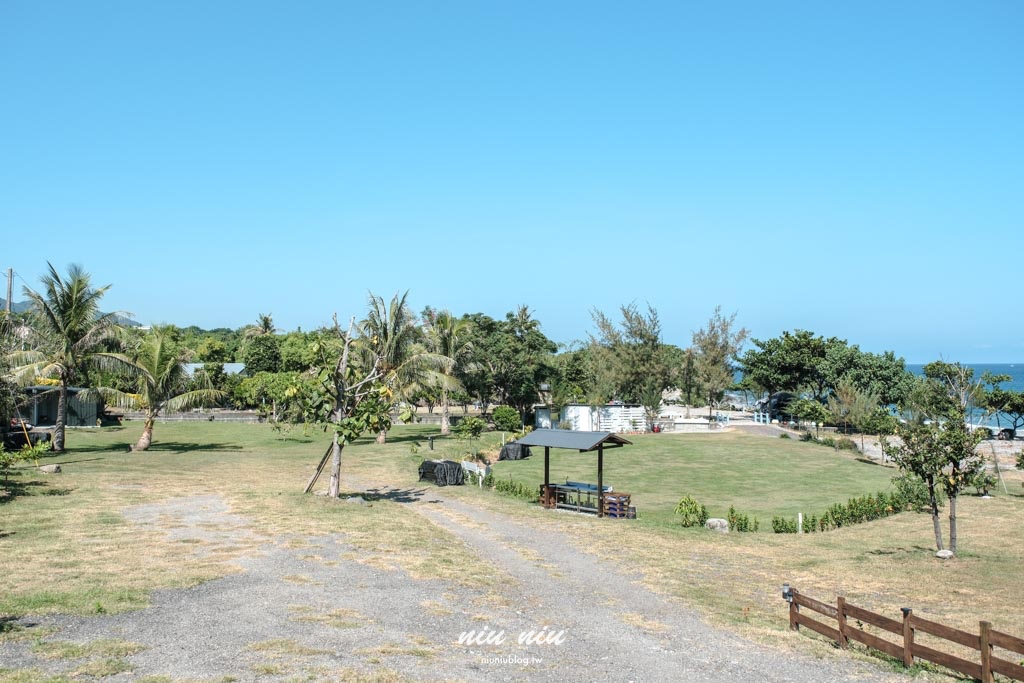 台東海景露營推薦｜忘塵露營區：距離長濱市區僅5分鐘，開著VANTEL美學車中泊露營去！