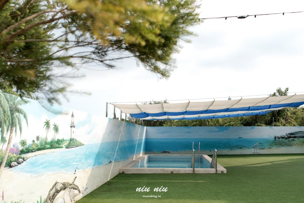 小琉球包棟民宿推薦|黃舍民宿開箱:KTV、戲水池、大草皮!最多可住36人,家族旅遊&閨蜜聚會首選 小琉球包棟民宿推薦|黃舍民宿開箱:KTV、戲水池、大草皮!最多可住36人,家族旅遊&閨蜜聚會首選