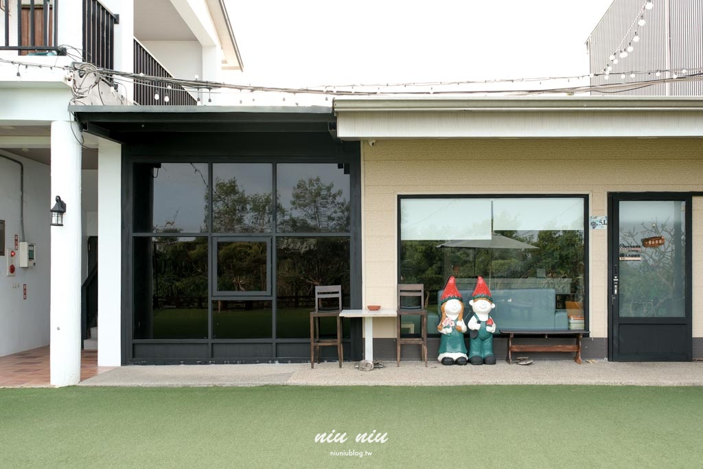 小琉球包棟民宿推薦｜黃舍民宿開箱：KTV、戲水池、大草皮！最多可住36人，家族旅遊＆閨蜜聚會首選