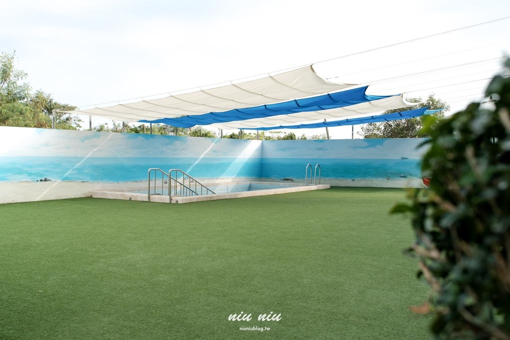 小琉球包棟民宿推薦｜黃舍民宿開箱：KTV、戲水池、大草皮！最多可住36人，家族旅遊＆閨蜜聚會首選