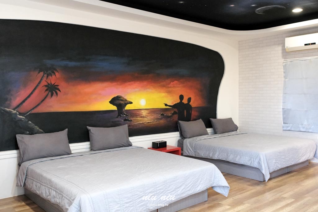 小琉球包棟民宿推薦｜黃舍民宿開箱：KTV、戲水池、大草皮！最多可住36人，家族旅遊＆閨蜜聚會首選