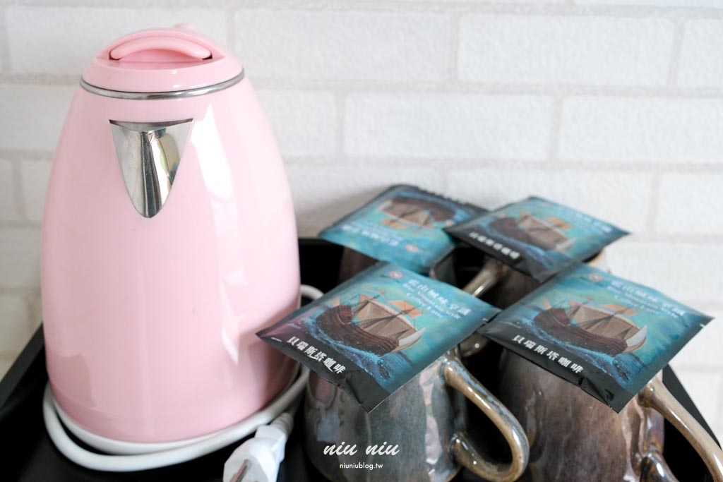 小琉球包棟民宿推薦|黃舍民宿開箱:KTV、戲水池、大草皮!最多可住36人,家族旅遊&閨蜜聚會首選 小琉球包棟民宿推薦|黃舍民宿開箱:KTV、戲水池、大草皮!最多可住36人,家族旅遊&閨蜜聚會首選