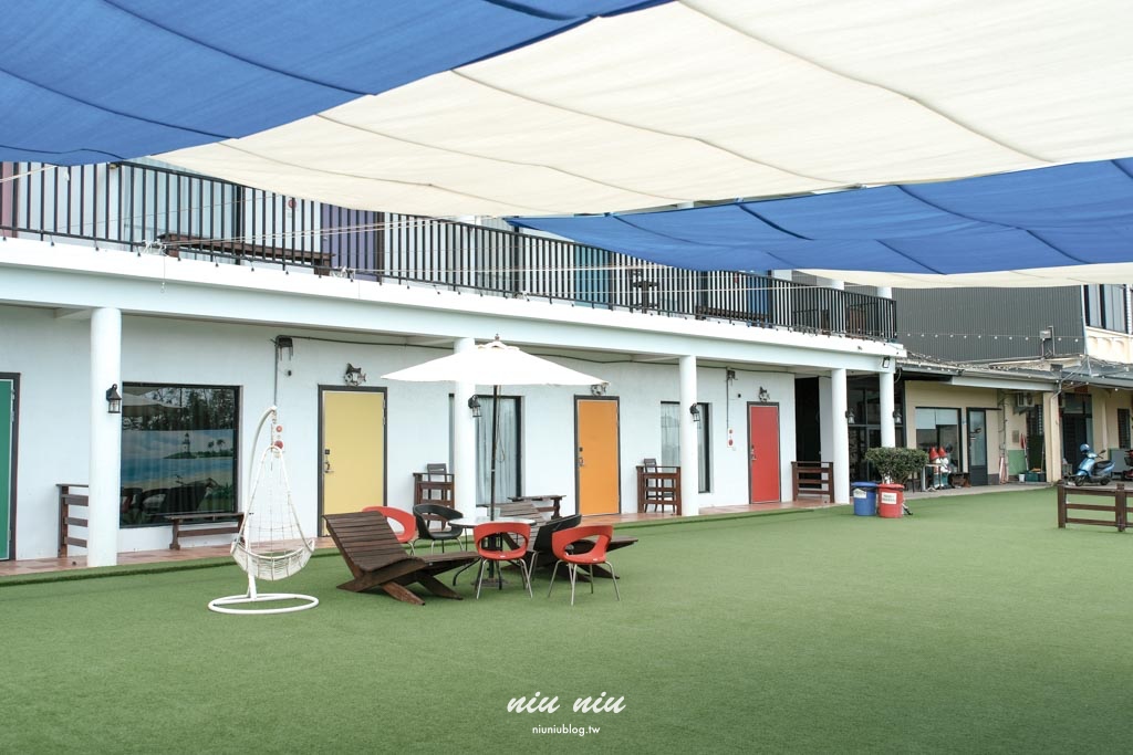 小琉球包棟民宿推薦｜黃舍民宿開箱：KTV、戲水池、大草皮！最多可住36人，家族旅遊＆閨蜜聚會首選