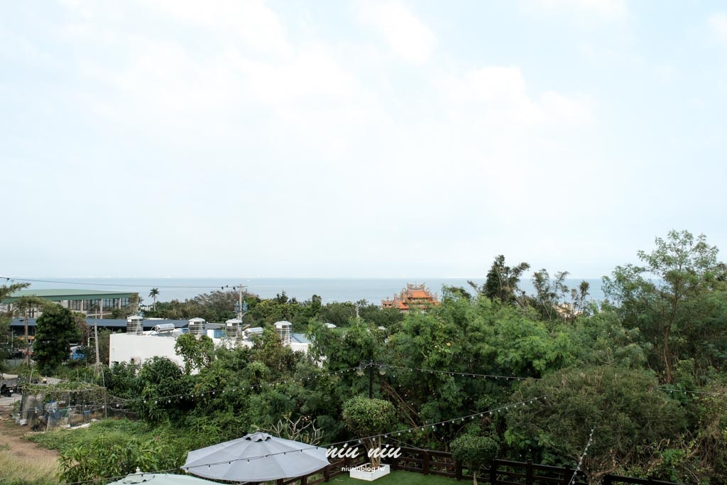 小琉球包棟民宿推薦｜黃舍民宿開箱：KTV、戲水池、大草皮！最多可住36人，家族旅遊＆閨蜜聚會首選