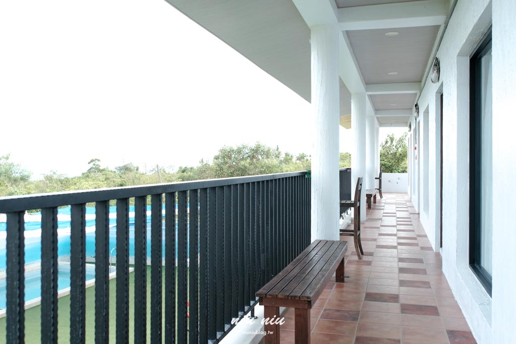 小琉球包棟民宿推薦|黃舍民宿開箱:KTV、戲水池、大草皮!最多可住36人,家族旅遊&閨蜜聚會首選 小琉球包棟民宿推薦|黃舍民宿開箱:KTV、戲水池、大草皮!最多可住36人,家族旅遊&閨蜜聚會首選