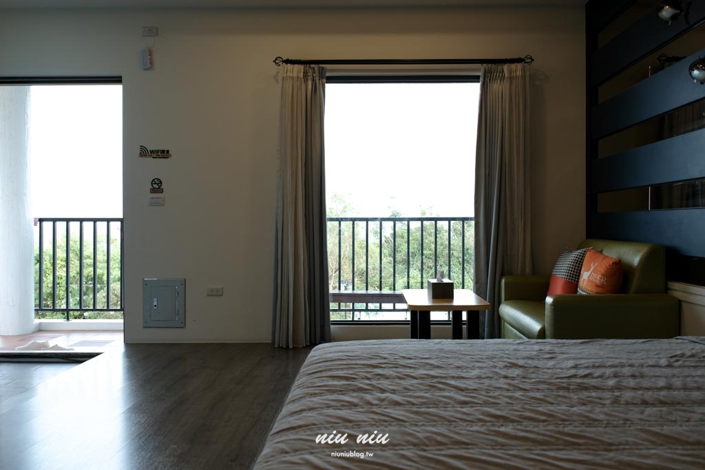 小琉球包棟民宿推薦｜黃舍民宿開箱：KTV、戲水池、大草皮！最多可住36人，家族旅遊＆閨蜜聚會首選