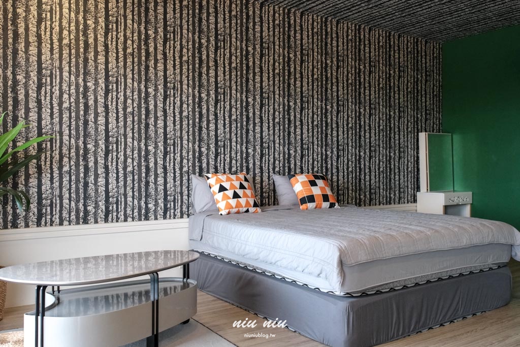 小琉球包棟民宿推薦｜黃舍民宿開箱：KTV、戲水池、大草皮！最多可住36人，家族旅遊＆閨蜜聚會首選