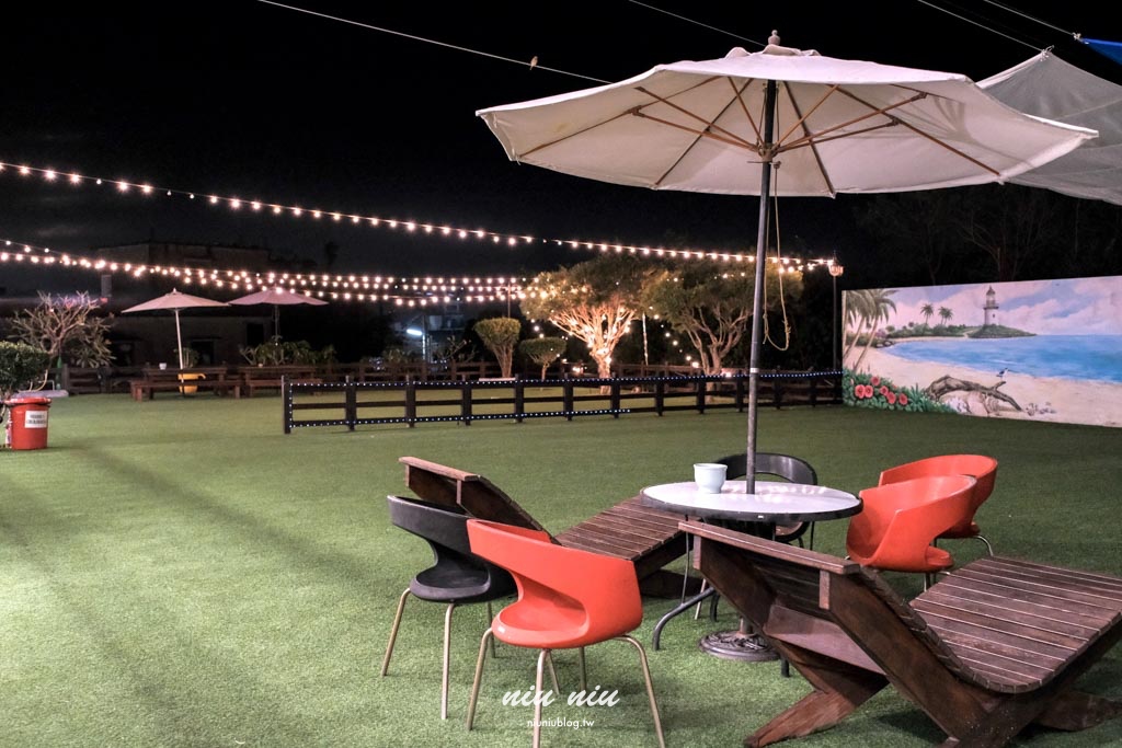 小琉球包棟民宿推薦｜黃舍民宿開箱：KTV、戲水池、大草皮！最多可住36人，家族旅遊＆閨蜜聚會首選