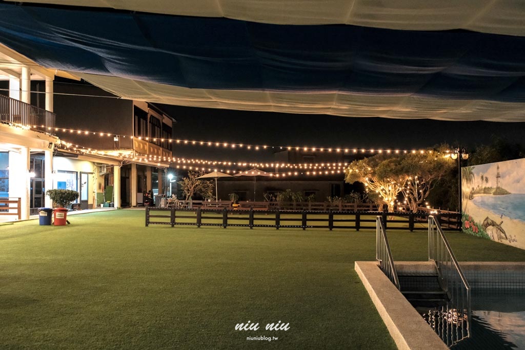 小琉球包棟民宿推薦｜黃舍民宿開箱：KTV、戲水池、大草皮！最多可住36人，家族旅遊＆閨蜜聚會首選
