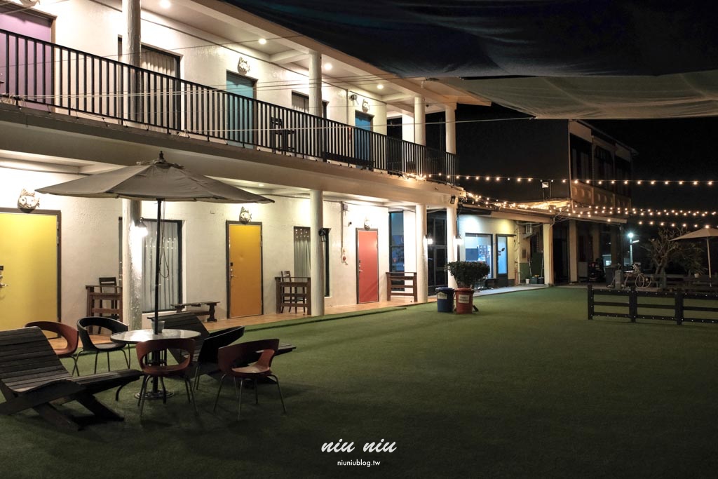 小琉球包棟民宿推薦｜黃舍民宿開箱：KTV、戲水池、大草皮！最多可住36人，家族旅遊＆閨蜜聚會首選