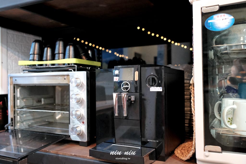 小琉球包棟民宿推薦|黃舍民宿開箱:KTV、戲水池、大草皮!最多可住36人,家族旅遊&閨蜜聚會首選 小琉球包棟民宿推薦|黃舍民宿開箱:KTV、戲水池、大草皮!最多可住36人,家族旅遊&閨蜜聚會首選