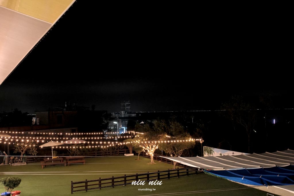 小琉球包棟民宿推薦|黃舍民宿開箱:KTV、戲水池、大草皮!最多可住36人,家族旅遊&閨蜜聚會首選 小琉球包棟民宿推薦|黃舍民宿開箱:KTV、戲水池、大草皮!最多可住36人,家族旅遊&閨蜜聚會首選