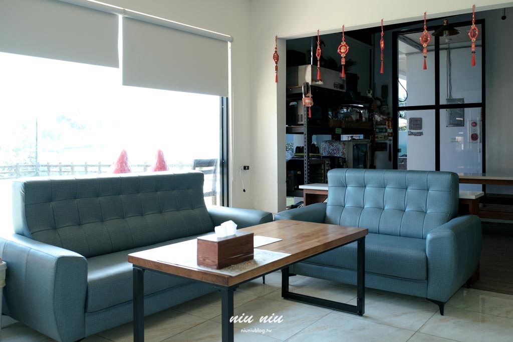 小琉球包棟民宿推薦｜黃舍民宿開箱：KTV、戲水池、大草皮！最多可住36人，家族旅遊＆閨蜜聚會首選