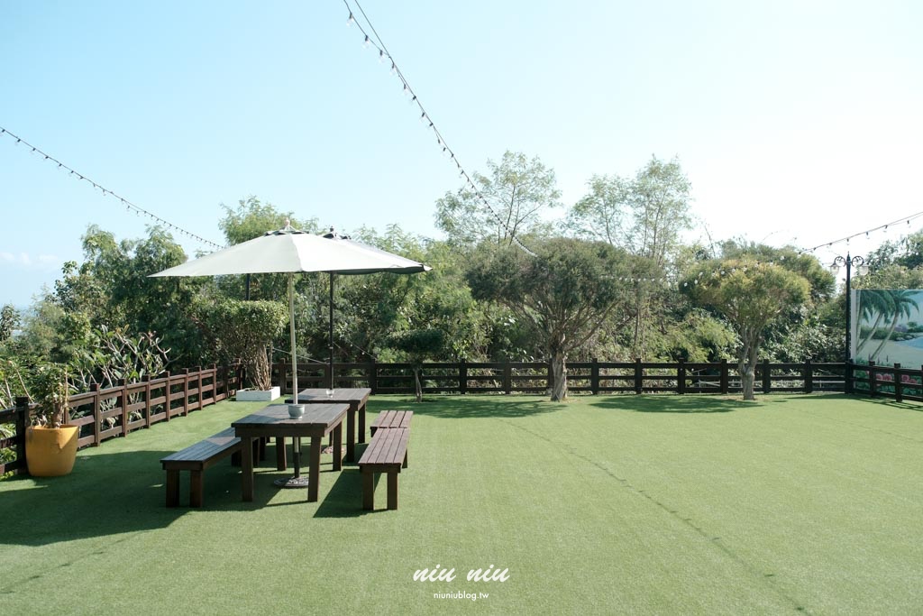 小琉球包棟民宿推薦｜黃舍民宿開箱：KTV、戲水池、大草皮！最多可住36人，家族旅遊＆閨蜜聚會首選