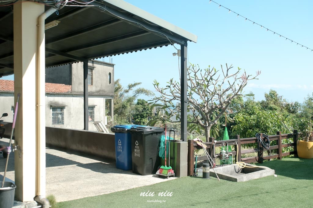 小琉球包棟民宿推薦|黃舍民宿開箱:KTV、戲水池、大草皮!最多可住36人,家族旅遊&閨蜜聚會首選 小琉球包棟民宿推薦|黃舍民宿開箱:KTV、戲水池、大草皮!最多可住36人,家族旅遊&閨蜜聚會首選