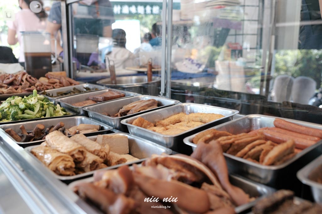 小琉球美食推薦｜小琉球香村滷味麵食館，在地人激推的隱藏版麵店！必吃海鮮湯麵、油蔥拌麵與新品匠心粉絲煲