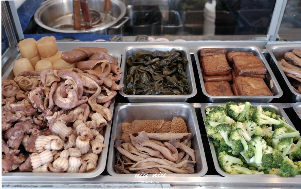 小琉球美食推薦｜小琉球香村滷味麵食館，在地人激推的隱藏版麵店！必吃海鮮湯麵、油蔥拌麵與新品匠心粉絲煲