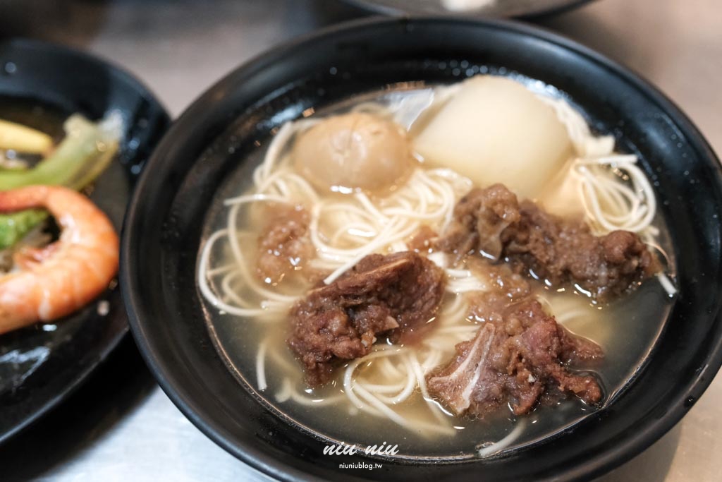 小琉球美食推薦|小琉球香村滷味麵食館,在地人激推的隱藏版麵店!必吃海鮮湯麵、油蔥拌麵與新品匠心粉絲煲 小琉球美食推薦|小琉球香村滷味麵食館,在地人激推的隱藏版麵店!必吃海鮮湯麵、油蔥拌麵與新品匠心粉絲煲
