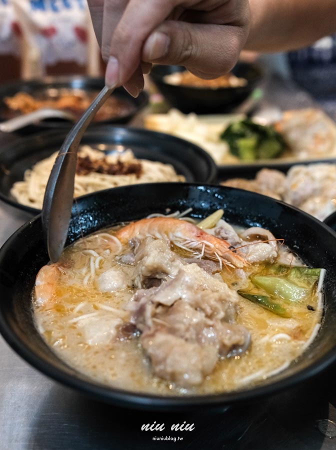 小琉球美食推薦｜小琉球香村滷味麵食館，在地人激推的隱藏版麵店！必吃海鮮湯麵、油蔥拌麵與新品匠心粉絲煲