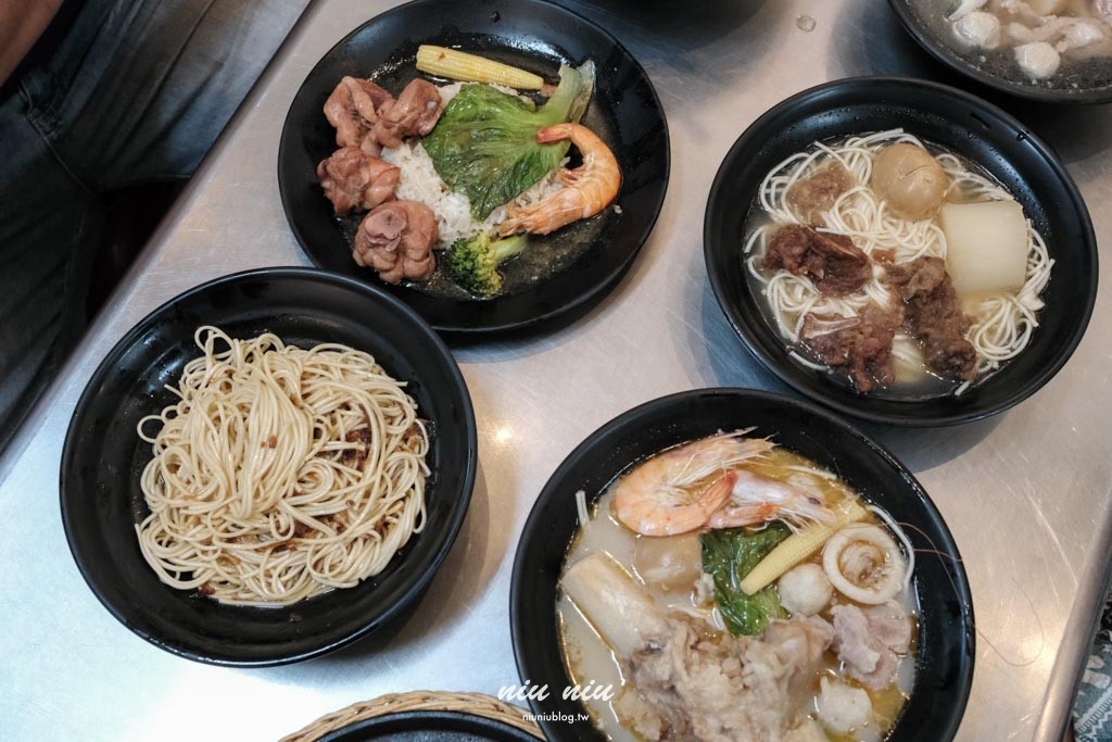 小琉球美食推薦|小琉球香村滷味麵食館,在地人激推的隱藏版麵店!必吃海鮮湯麵、油蔥拌麵與新品匠心粉絲煲 小琉球美食推薦|小琉球香村滷味麵食館,在地人激推的隱藏版麵店!必吃海鮮湯麵、油蔥拌麵與新品匠心粉絲煲