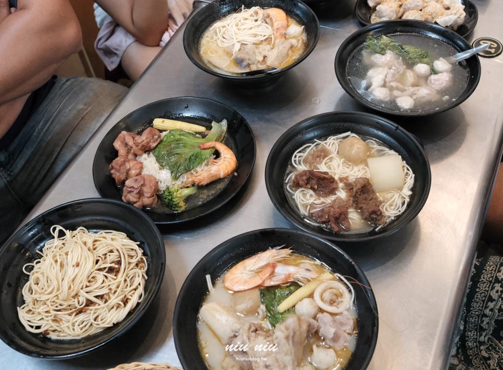 小琉球美食推薦｜小琉球香村滷味麵食館，在地人激推的隱藏版麵店！必吃海鮮湯麵、油蔥拌麵與新品匠心粉絲煲