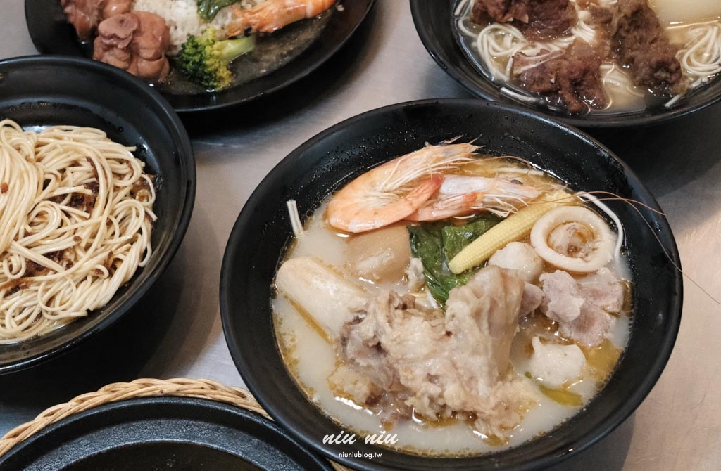 小琉球美食推薦｜小琉球香村滷味麵食館，在地人激推的隱藏版麵店！必吃海鮮湯麵、油蔥拌麵與新品匠心粉絲煲