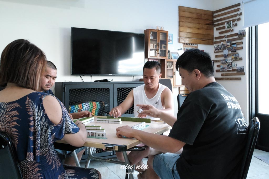 小琉球包棟民宿推薦｜黃舍民宿開箱：KTV、戲水池、大草皮！最多可住36人，家族旅遊＆閨蜜聚會首選