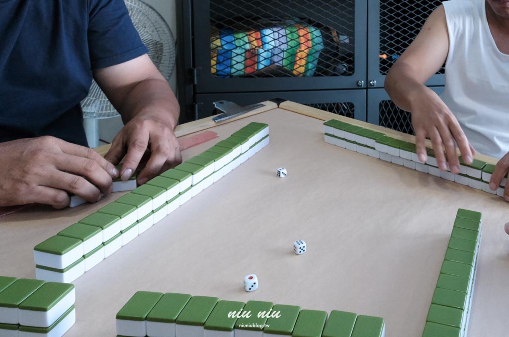 小琉球包棟民宿推薦|黃舍民宿開箱:KTV、戲水池、大草皮!最多可住36人,家族旅遊&閨蜜聚會首選 小琉球包棟民宿推薦|黃舍民宿開箱:KTV、戲水池、大草皮!最多可住36人,家族旅遊&閨蜜聚會首選